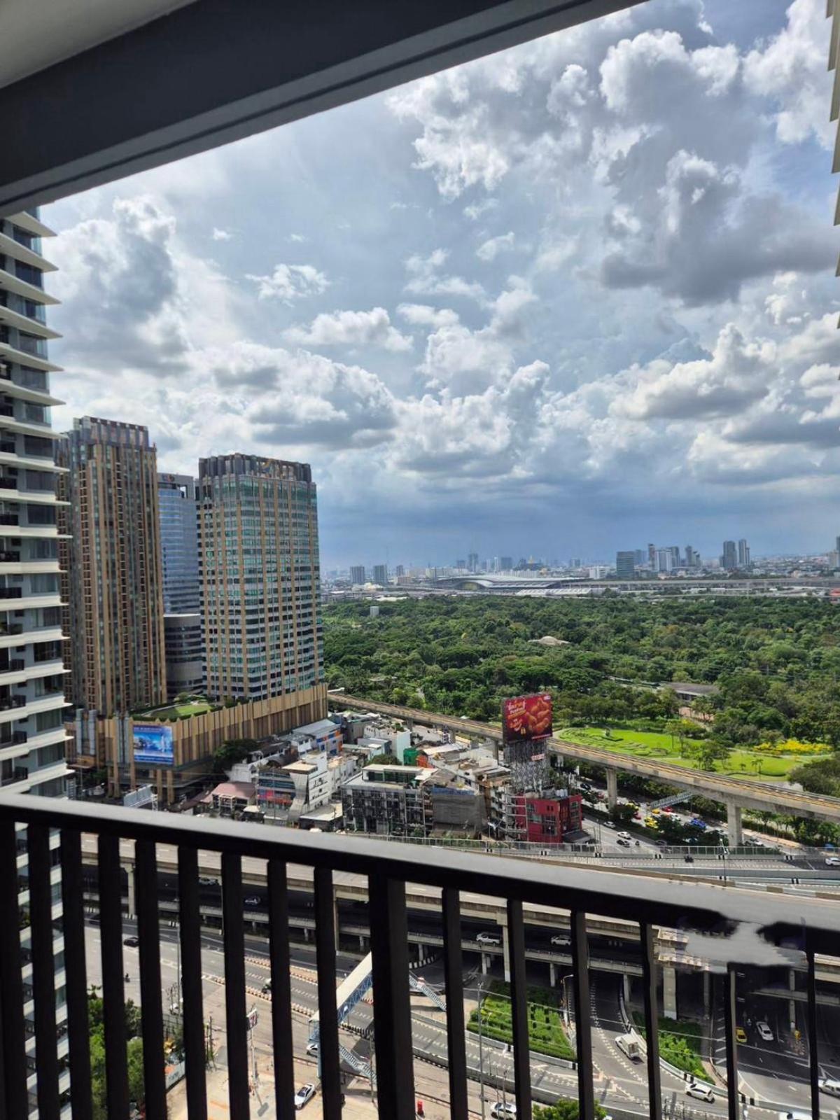 ขายคอนโดลาดพร้าว เซ็นทรัลลาดพร้าว : 03/04/2026, รวมค่าโอนคอนโดหรู The Saint Residences 2 นอน 2 น้ำ ใกล้ BTS ห้าแยกลาดพร้าว 
ราคาเบาๆ 5.3 ล้าน วิวดี พร้อมสระว่ายน้ำและฟิตเนสครบ! 0642748883