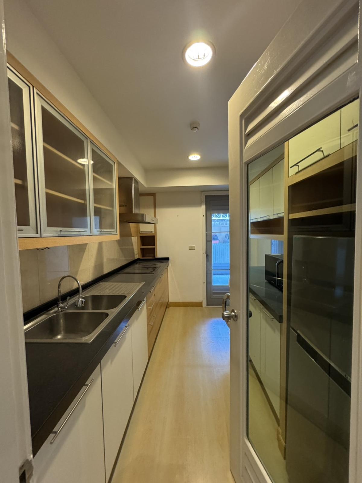 For SaleCondoSathorn, Narathiwat : 03/04/2026, Luxurious spacious 3-bedroom in the heart of Narathiwat!
Rent for only 55,000 THB/month or buy for 15.5 million! 0642748883