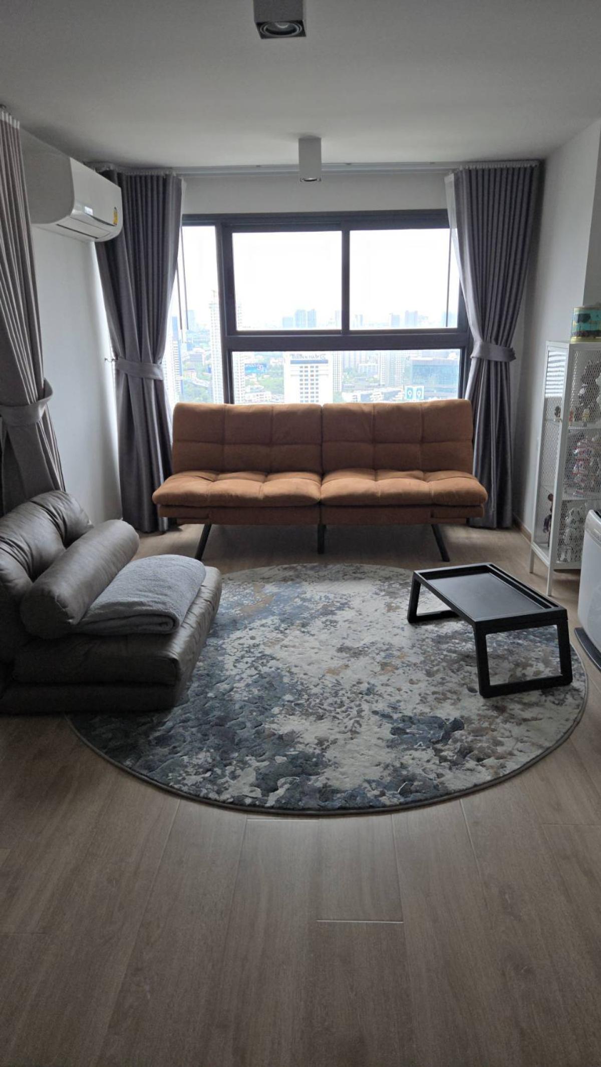 For SaleCondoBang kae, Phetkasem : 03/04/2026, Condo in the heart of Thonglor! Ideo Rama 9-Asoke, 2 bedrooms, ready to move in, close to BTS/MRT Rama 9
Price only 6.89 million THB. Best value for investment or living! 0642748883