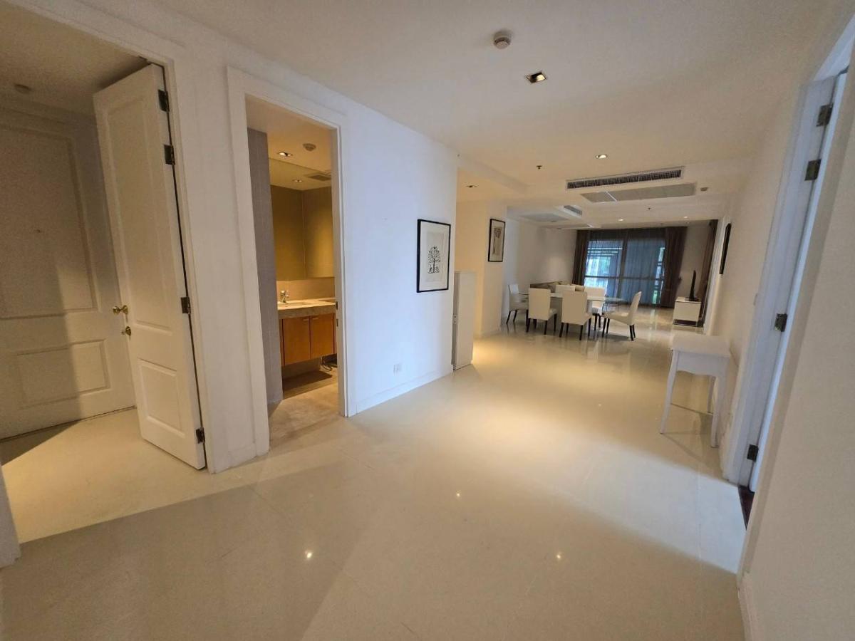 ให้เช่าคอนโดวิทยุ ชิดลม หลังสวน : 03/04/2026, หรูหรากลางเมือง! 3 ห้องนอน Athenee Residence ใกล้ BTS เพลินจิต 
เช่าเพียง 125,000 บาท/ด. ขนาด 170.25 ตร.ม. พร้อมสิ่งอำนวยความสะดวกครบครัน 0642748883