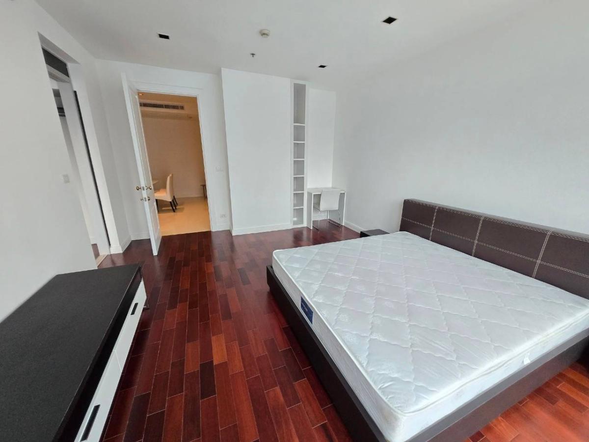 ให้เช่าคอนโดวิทยุ ชิดลม หลังสวน : 03/04/2026, หรูหรากลางเมือง! 3 ห้องนอน Athenee Residence ใกล้ BTS เพลินจิต 
เช่าเพียง 125,000 บาท/ด. ขนาด 170.25 ตร.ม. พร้อมสิ่งอำนวยความสะดวกครบครัน 0642748883