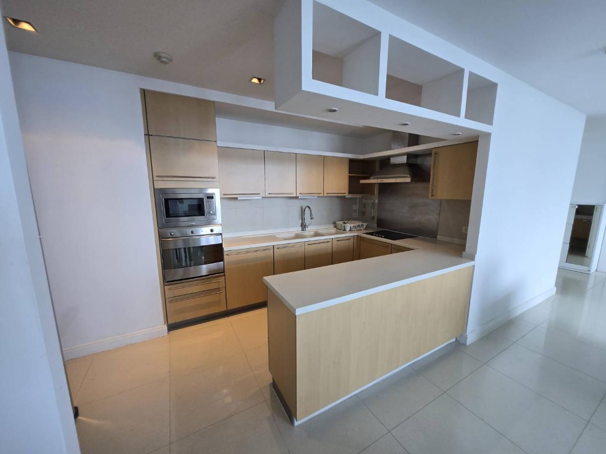 ให้เช่าคอนโดวิทยุ ชิดลม หลังสวน : 03/04/2026, หรูหรากลางเมือง! 3 ห้องนอน 196 ตร.ม. ที่ Athenee Residence 
เชื่อมต่อ BTS เพลินจิต ใกล้ห้างและสถานทูต ราคา 145,000 บาท/เดือน 0642748883