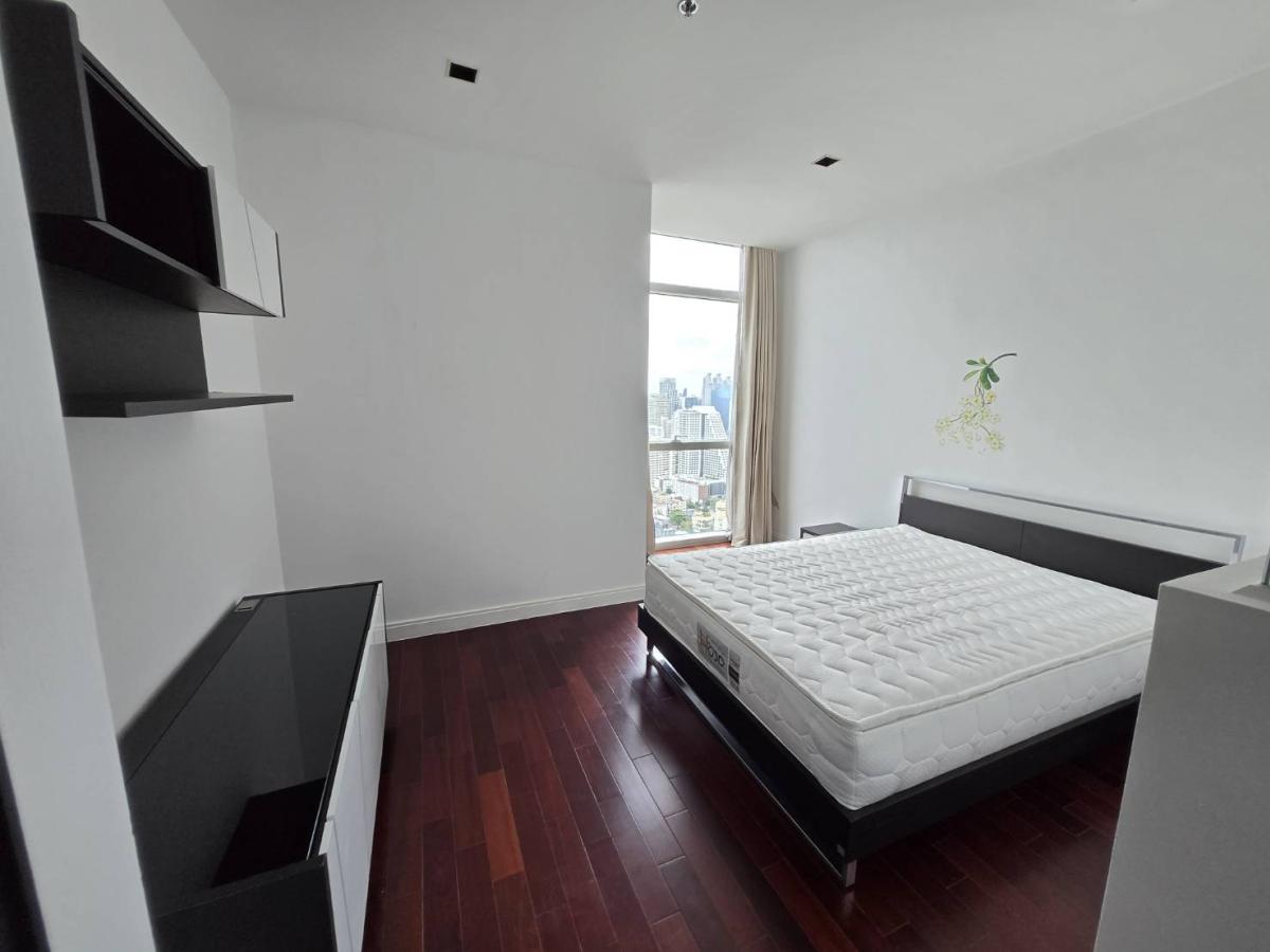 ให้เช่าคอนโดวิทยุ ชิดลม หลังสวน : 03/04/2026, หรูหรากลางเมือง! 3 ห้องนอน 196 ตร.ม. ที่ Athenee Residence 
เชื่อมต่อ BTS เพลินจิต ใกล้ห้างและสถานทูต ราคา 145,000 บาท/เดือน 0642748883