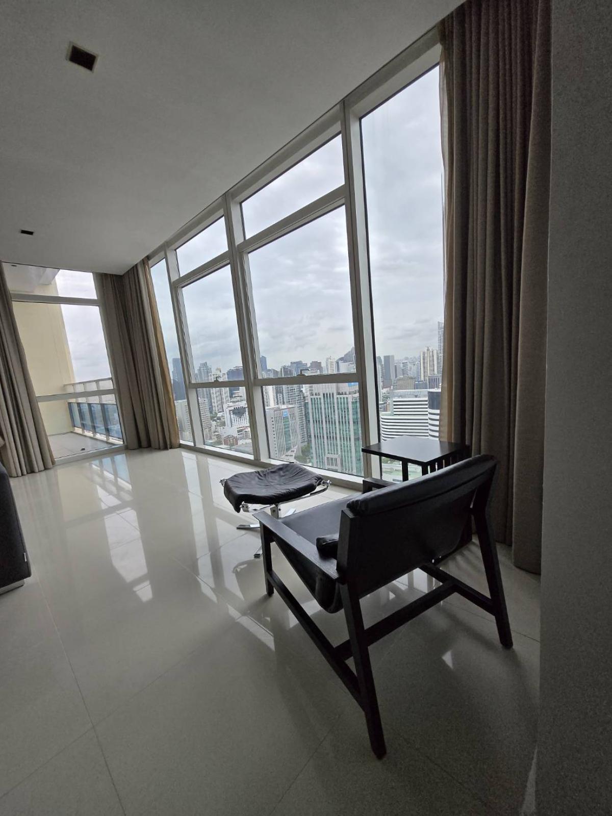 ให้เช่าคอนโดวิทยุ ชิดลม หลังสวน : 03/04/2026, หรูหรากลางเมือง! 3 ห้องนอน 196 ตร.ม. ที่ Athenee Residence 
เชื่อมต่อ BTS เพลินจิต ใกล้ห้างและสถานทูต ราคา 145,000 บาท/เดือน 0642748883