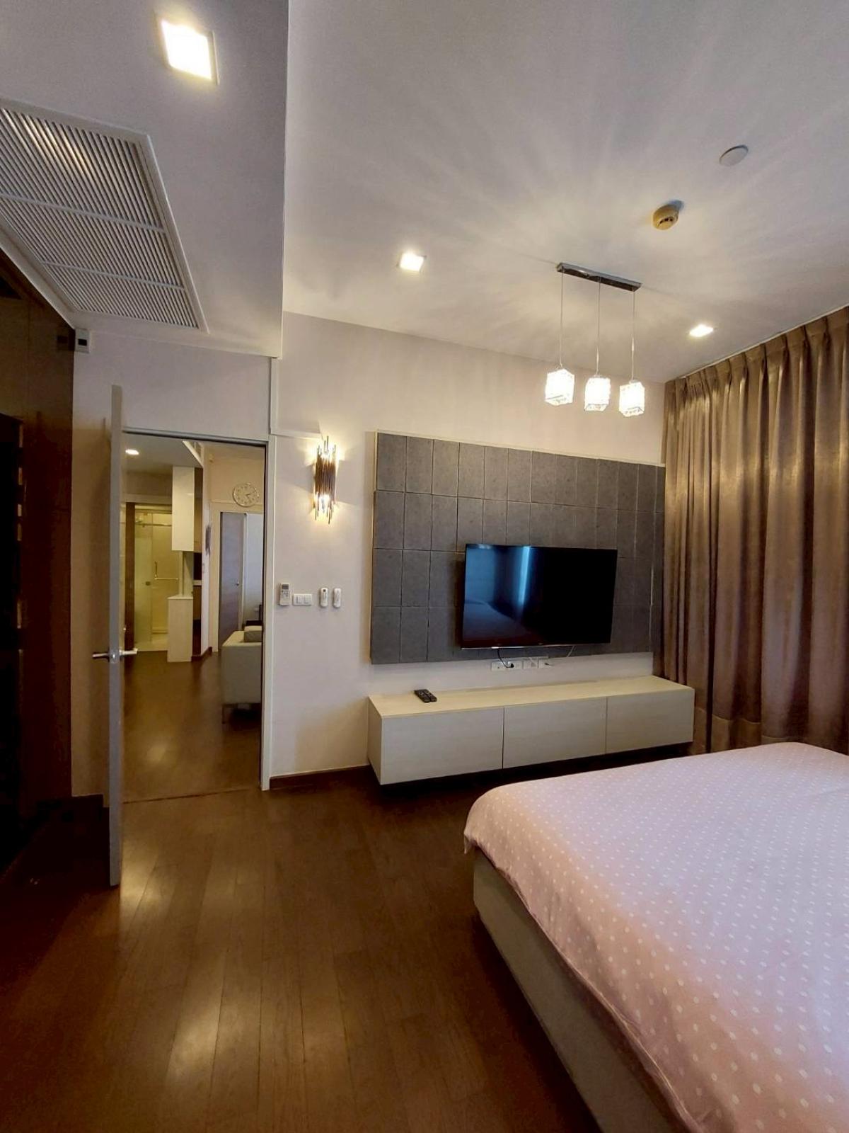 ให้เช่าคอนโดพระราม 9 เพชรบุรีตัดใหม่ RCA : 03/04/2026, สวยครบ! 2 ห้องนอน Q Asoke ใกล้ BTS/MRT เพชรบุรี เพียง 53,000 บาท/เดือน 
พร้อมสระว่ายน้ำ ฟิตเนส และสิ่งอำนวยความสะดวกเต็มรูปแบบ! 0642748883