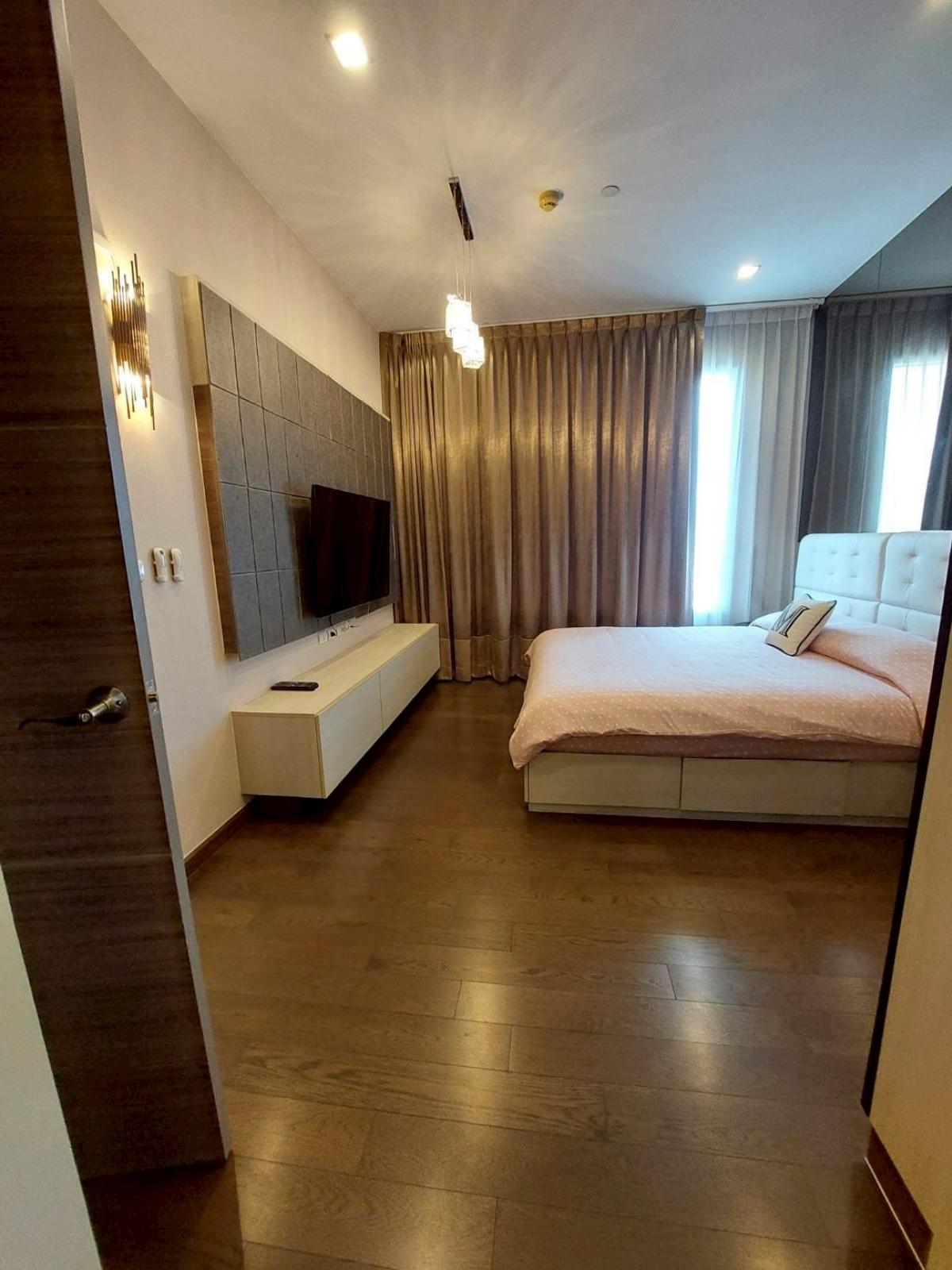 ให้เช่าคอนโดพระราม 9 เพชรบุรีตัดใหม่ RCA : 03/04/2026, สวยครบ! 2 ห้องนอน Q Asoke ใกล้ BTS/MRT เพชรบุรี เพียง 53,000 บาท/เดือน 
พร้อมสระว่ายน้ำ ฟิตเนส และสิ่งอำนวยความสะดวกเต็มรูปแบบ! 0642748883