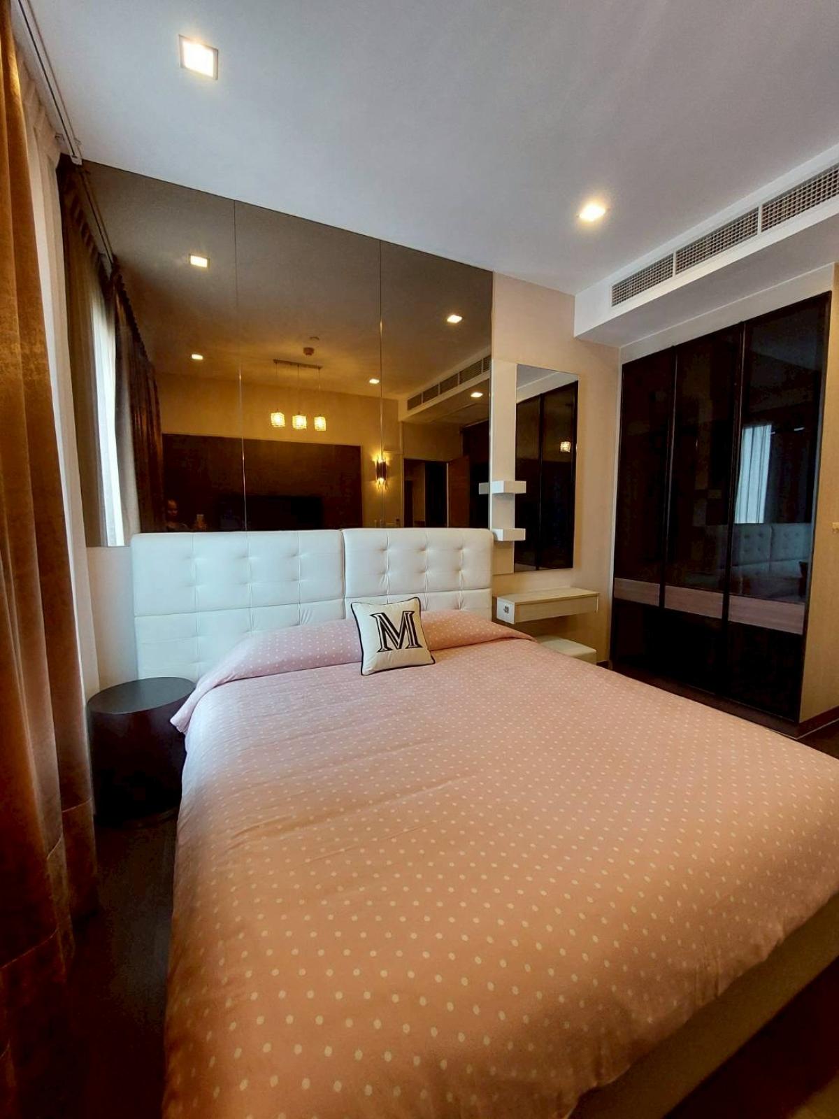 ให้เช่าคอนโดพระราม 9 เพชรบุรีตัดใหม่ RCA : 03/04/2026, สวยครบ! 2 ห้องนอน Q Asoke ใกล้ BTS/MRT เพชรบุรี เพียง 53,000 บาท/เดือน 
พร้อมสระว่ายน้ำ ฟิตเนส และสิ่งอำนวยความสะดวกเต็มรูปแบบ! 0642748883