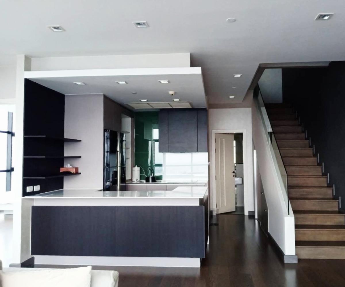 For SaleCondoWongwianyai, Charoennakor : 03/04/2026, Luxury 3-bedroom, 4-bathroom Urbano Absolute Sathon-Taksin
Rent for 95,000 THB/month or sell for 25.3 million, ready to move in, near BTS Krung Thonburi! 0642748883