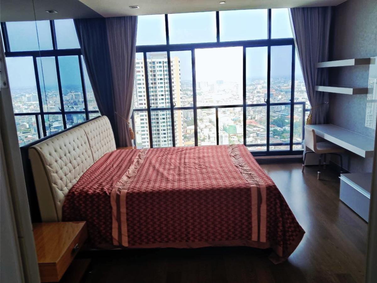 For SaleCondoWongwianyai, Charoennakor : 03/04/2026, Luxury 3-bedroom, 4-bathroom Urbano Absolute Sathon-Taksin
Rent for 95,000 THB/month or sell for 25.3 million, ready to move in, near BTS Krung Thonburi! 0642748883