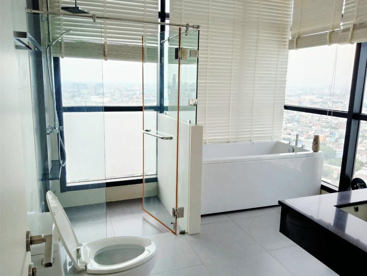 For SaleCondoWongwianyai, Charoennakor : 03/04/2026, Luxury 3-bedroom, 4-bathroom Urbano Absolute Sathon-Taksin
Rent for 95,000 THB/month or sell for 25.3 million, ready to move in, near BTS Krung Thonburi! 0642748883