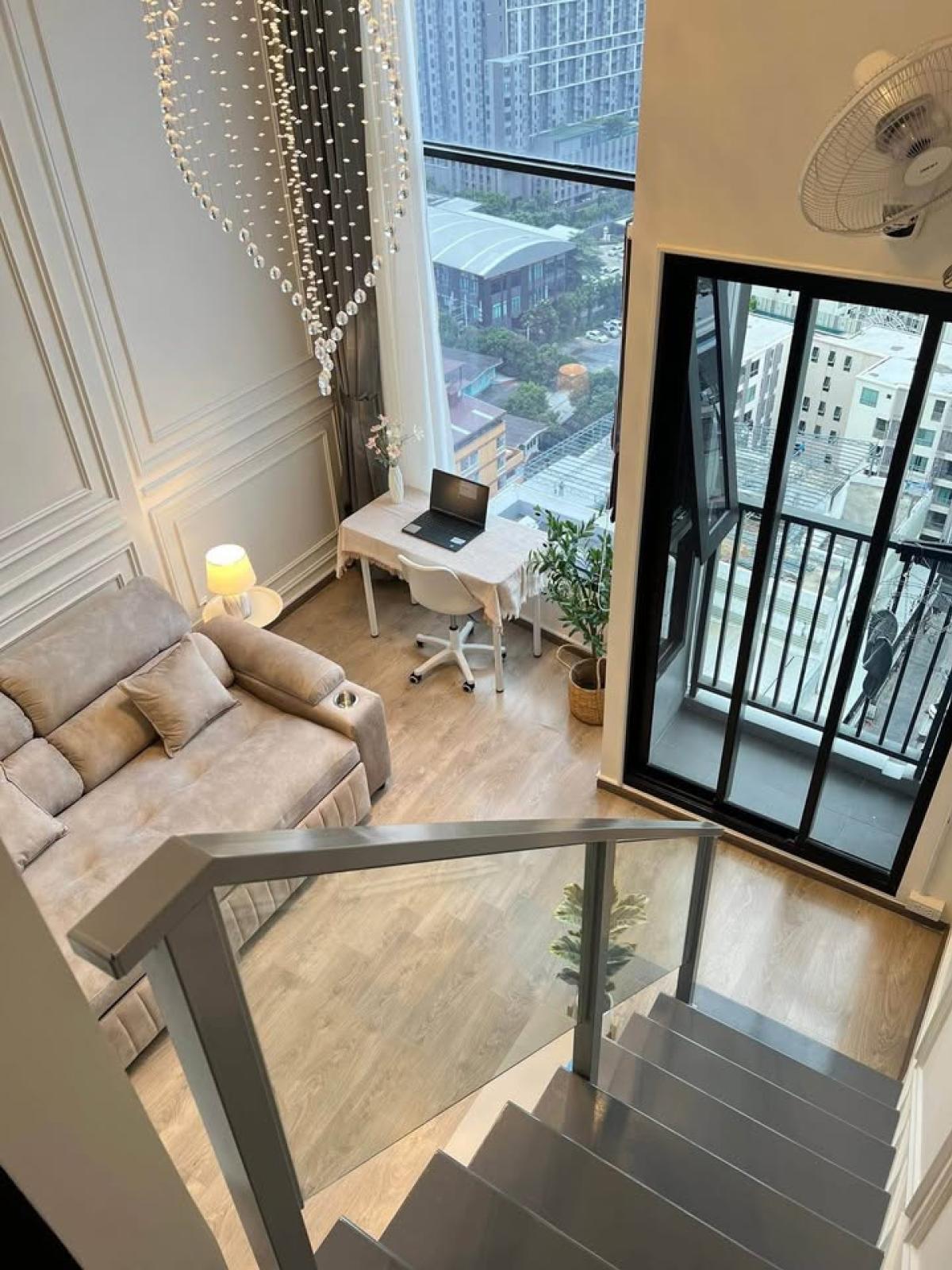 For SaleCondoRatchadapisek, Huaikwang, Suttisan : 03/04/2026, For sale/rent: SOHO Bangkok Ratchada condo, 1 bedroom, 38 sq.m., near MRT Huai Khwang
Price 5.39 million THB or rent for 30,000 THB/month, with luxurious amenities! 0642748883