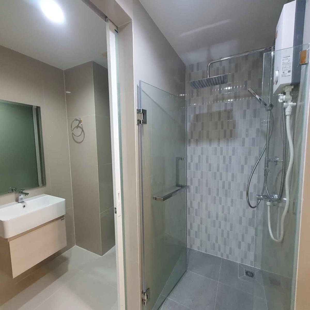 For SaleCondoRatchathewi,Phayathai : 03/04/2026, Beautiful condo next to BTS Vibhavadi, 1 bedroom, 38.79 sqm.
With swimming pool, fitness, priced at 3.29 million! 0642748883