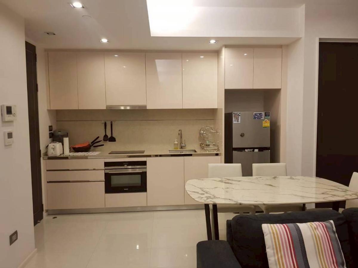 For SaleCondoSathorn, Narathiwat : 03/04/2026, Luxury condo The Bangkok Sathorn 1 bedroom near BTS Surasak
Live conveniently in the heart of Silom, 61 sqm, only 13.5 million! 0642748883