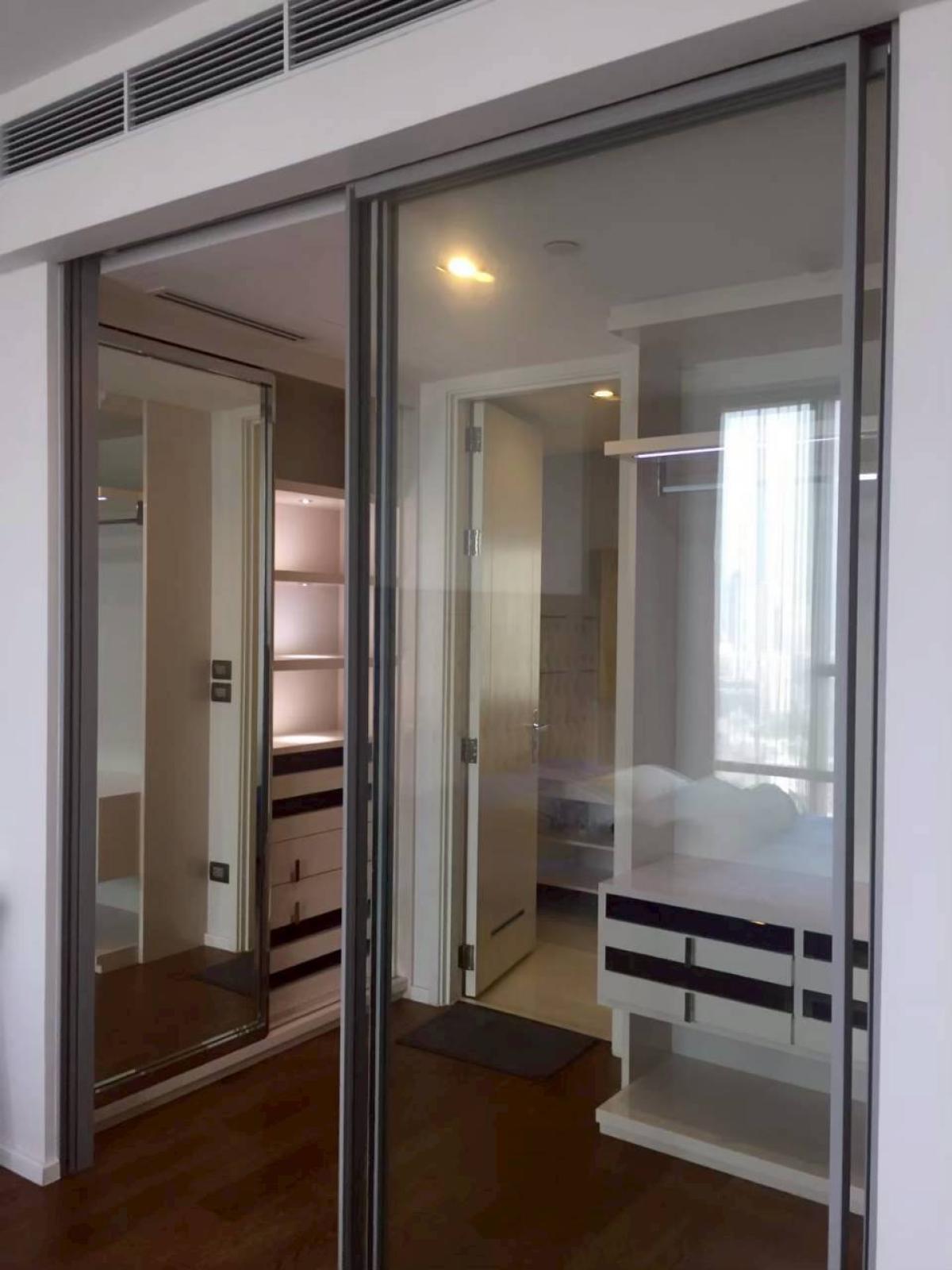 For SaleCondoSathorn, Narathiwat : 03/04/2026, Luxury condo The Bangkok Sathorn 1 bedroom near BTS Surasak
Live conveniently in the heart of Silom, 61 sqm, only 13.5 million! 0642748883