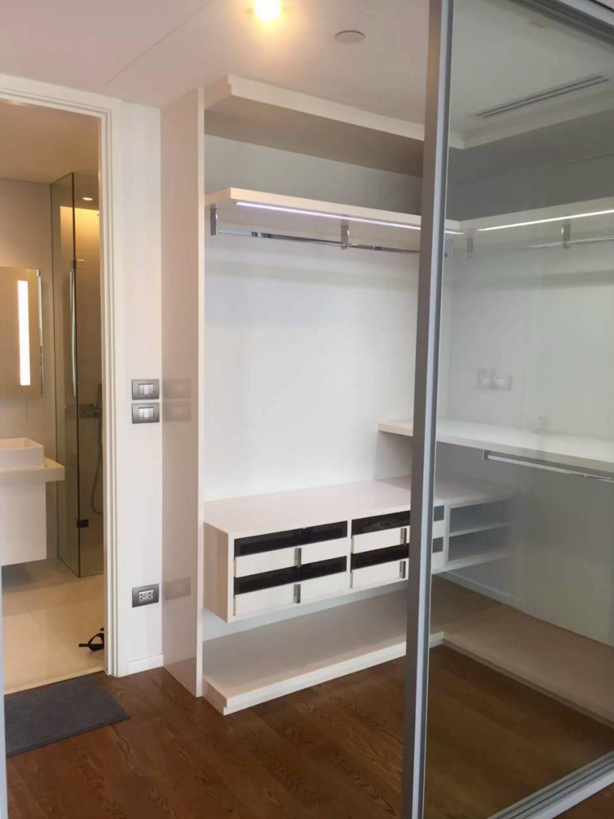 For SaleCondoSathorn, Narathiwat : 03/04/2026, Luxury condo The Bangkok Sathorn 1 bedroom near BTS Surasak
Live conveniently in the heart of Silom, 61 sqm, only 13.5 million! 0642748883