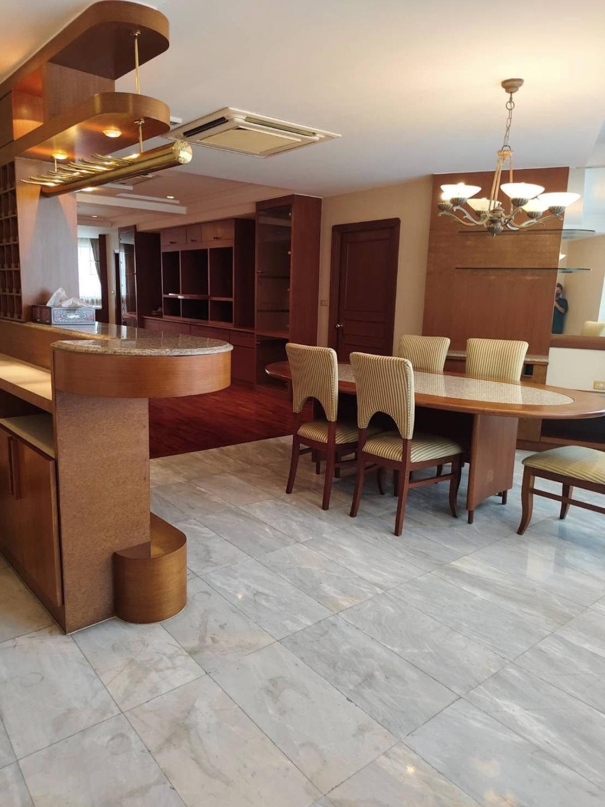 For SaleCondoSukhumvit, Asoke, Thonglor : 03/04/2026, Luxury 3-bedroom 260 sq.m. in the heart of Phrom Phong
For sale: President Park Sukhumvit 24 condominium near BTS/MRT for only 21.9 million! 0642748883