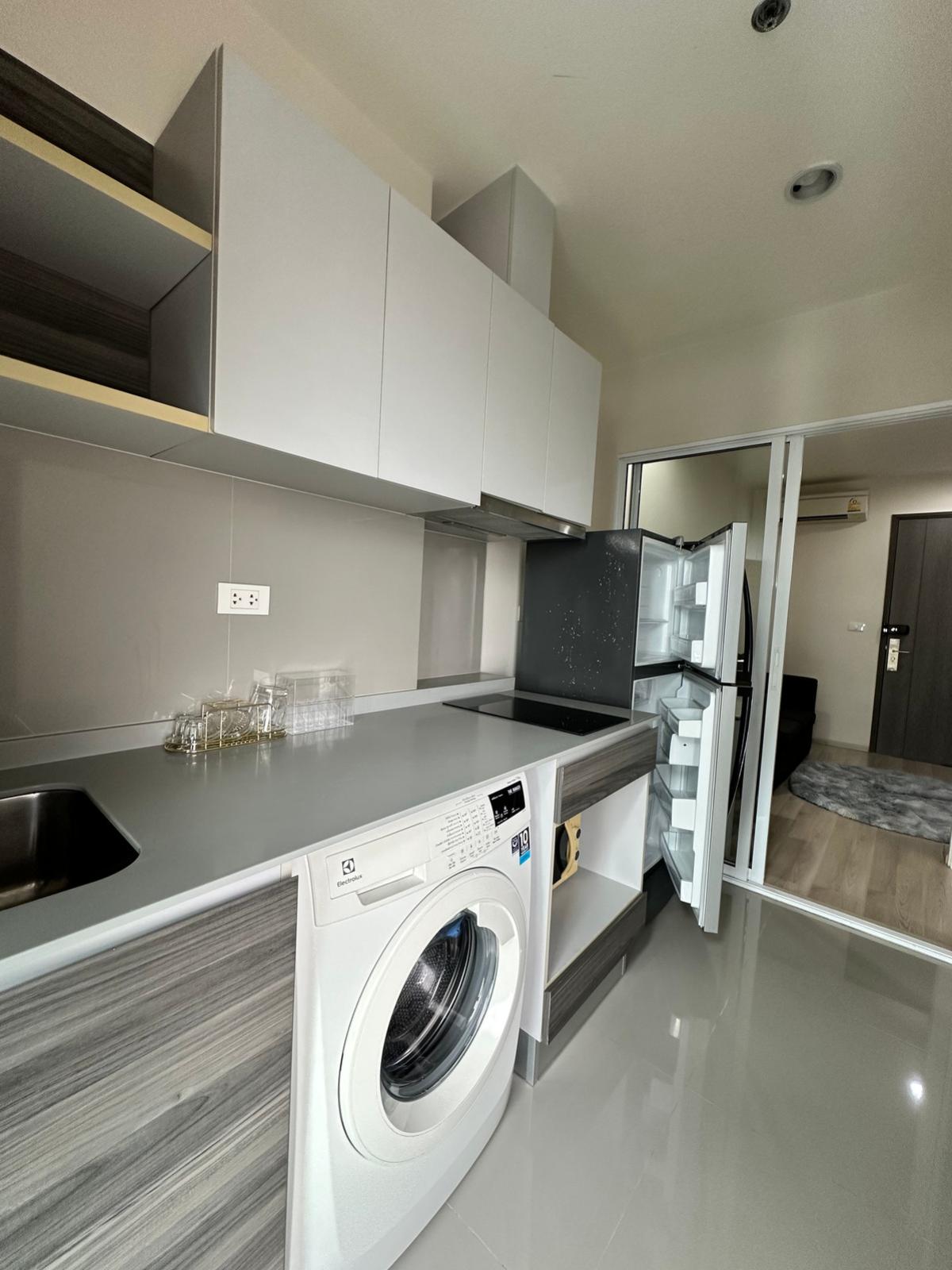 For SaleCondoRama3 (Riverside),Satupadit : 03/04/2026, Luxury condo in the heart of Huai Khwang, 1 bedroom, starting at 2.99 million.
Peace of mind, close to BTS/MRT Huai Kwang with complete amenities! 0642748883