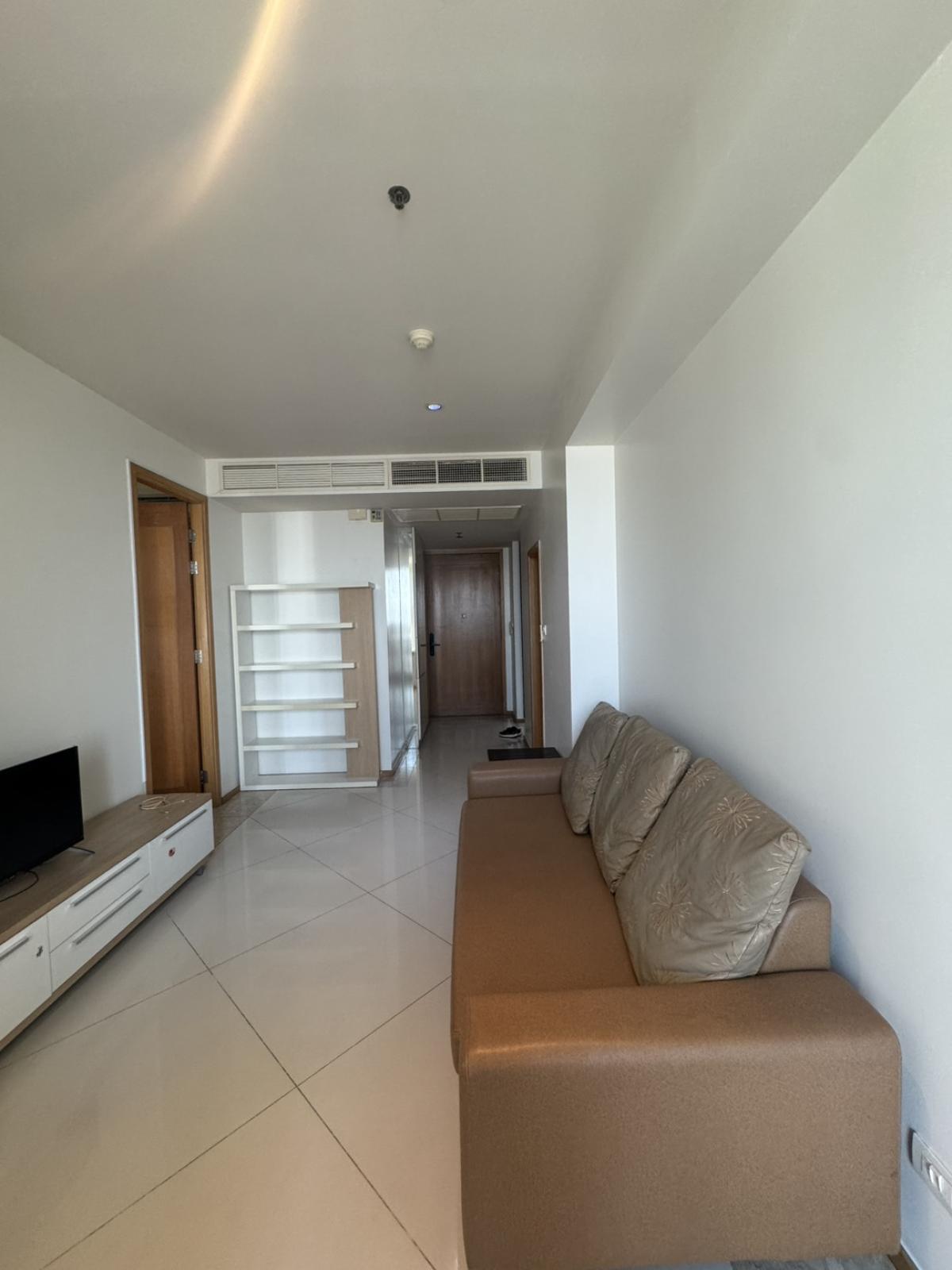 For SaleCondoSathorn, Narathiwat : 03/04/2026, Best value! Luxury condo The Empire Place 57 sq.m. in the heart of Silom, close to BTS Chong Nonsi
Price only 7.3 million, with complete fitness, swimming pool, and full amenities! 0642748883