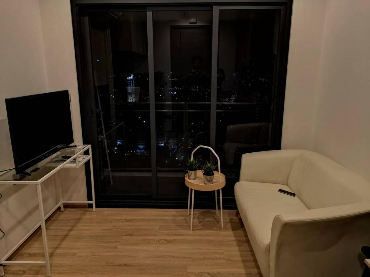For SaleCondoSapankwai,Jatujak : 03/04/2026, Luxury condo THE LINE Phahol-Pradipat near BTS Saphan Khwai
1 bedroom 27 sq.m. Special price 4.1 million. Hurry to reserve! 0642748883