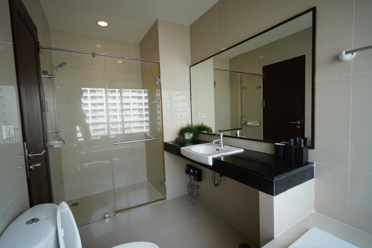 For RentCondoSukhumvit, Asoke, Thonglor : 03/04/2026, Rent a luxury 1-bedroom condo, 79 sqm, in the heart of Thonglor
Near Thonglor BTS, with a complete swimming pool and fitness center! 0642748883