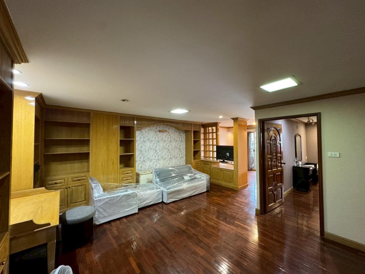 For SaleCondoRama9, Petchburi, RCA : 03/04/2026, Luxury condo 1 bedroom 82 sq.m. in the heart of Ratchada, special price 7 million!
Convenient access to BTS/MRT Ratchathewi, close to all lifestyles 0642748883