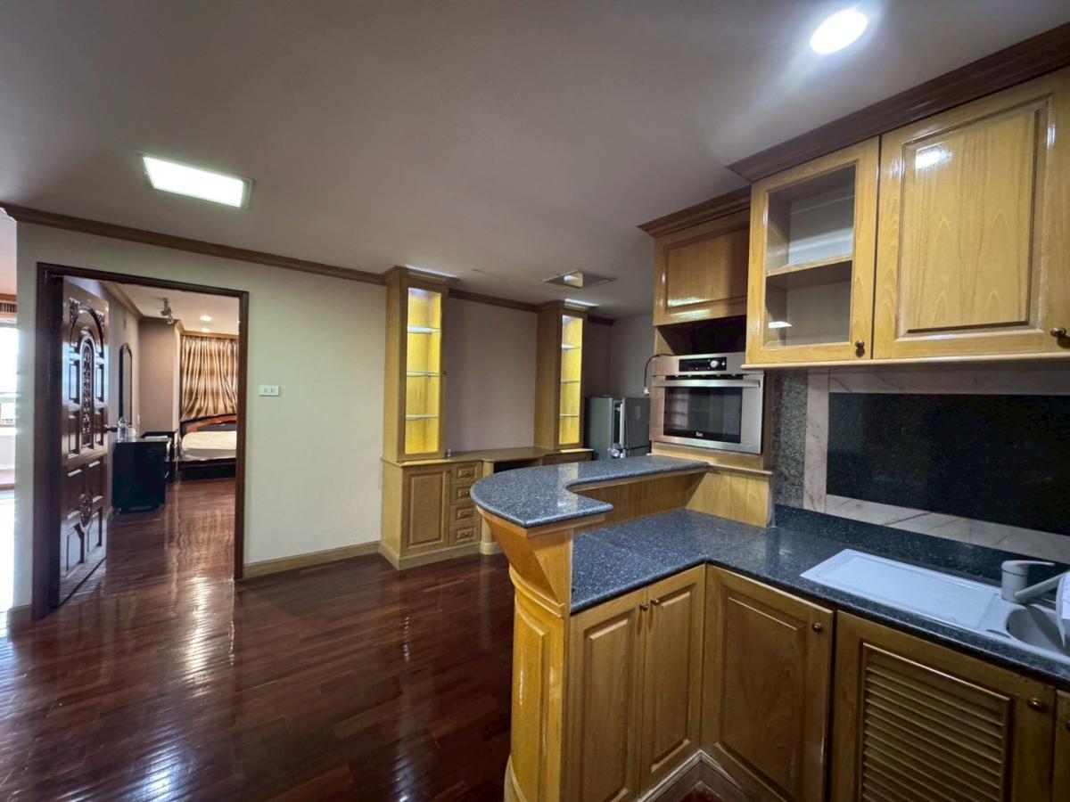 For SaleCondoRama9, Petchburi, RCA : 03/04/2026, Luxury condo 1 bedroom 82 sq.m. in the heart of Ratchada, special price 7 million!
Convenient access to BTS/MRT Ratchathewi, close to all lifestyles 0642748883