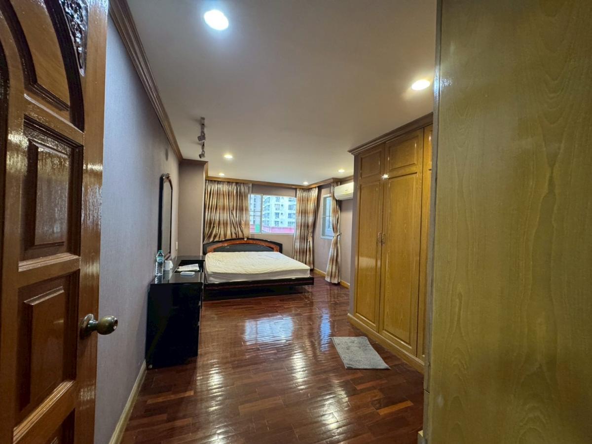 For SaleCondoRama9, Petchburi, RCA : 03/04/2026, Luxury condo 1 bedroom 82 sq.m. in the heart of Ratchada, special price 7 million!
Convenient access to BTS/MRT Ratchathewi, close to all lifestyles 0642748883