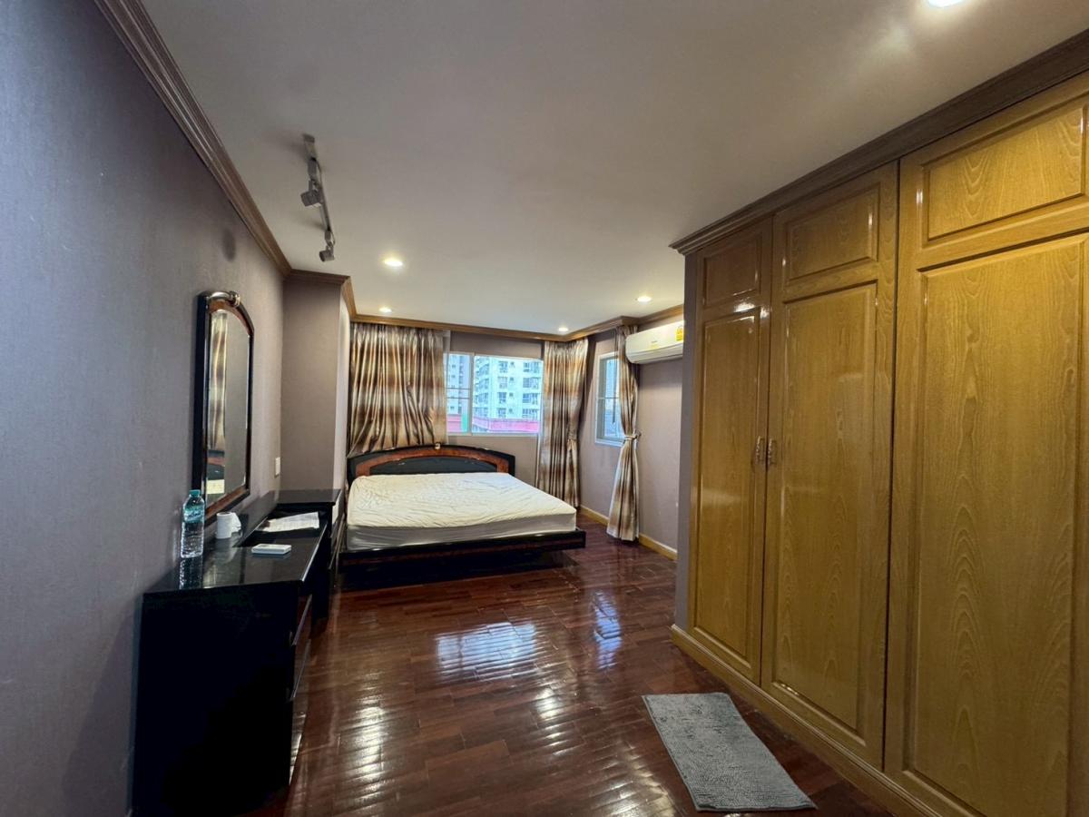 For SaleCondoRama9, Petchburi, RCA : 03/04/2026, Luxury condo 1 bedroom 82 sq.m. in the heart of Ratchada, special price 7 million!
Convenient access to BTS/MRT Ratchathewi, close to all lifestyles 0642748883