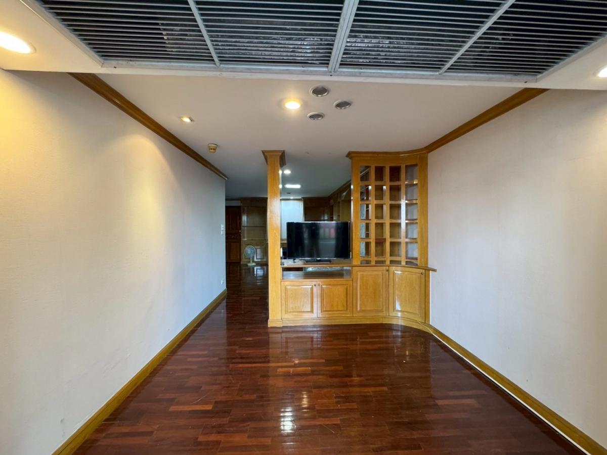 For SaleCondoRama9, Petchburi, RCA : 03/04/2026, Luxury condo 1 bedroom 82 sq.m. in the heart of Ratchada, special price 7 million!
Convenient access to BTS/MRT Ratchathewi, close to all lifestyles 0642748883