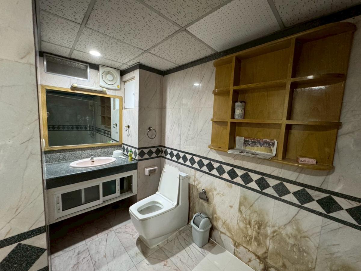 For SaleCondoRama9, Petchburi, RCA : 03/04/2026, Luxury condo 1 bedroom 82 sq.m. in the heart of Ratchada, special price 7 million!
Convenient access to BTS/MRT Ratchathewi, close to all lifestyles 0642748883