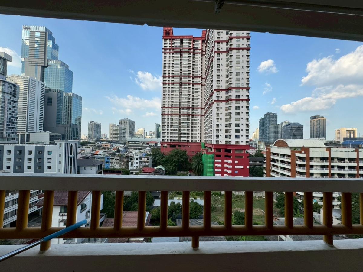 For SaleCondoRama9, Petchburi, RCA : 03/04/2026, Luxury condo 1 bedroom 82 sq.m. in the heart of Ratchada, special price 7 million!
Convenient access to BTS/MRT Ratchathewi, close to all lifestyles 0642748883