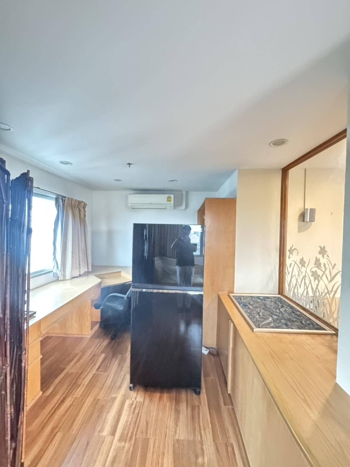 For SaleCondoPhuket : 03/04/2026, Luxury 3 Bed Condo 200 sqm @ The Executive Regent – BTS Chong Nonsi
Prime Location, Exclusive Facilities – Yours for 17.9M THB! 0642748883