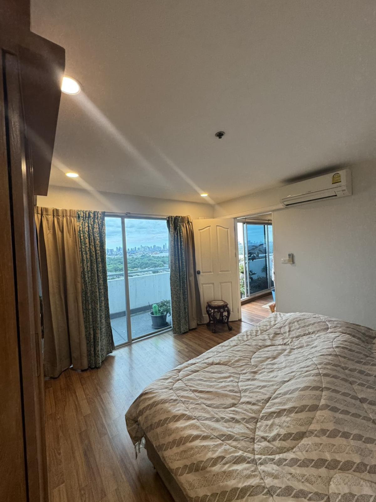 For SaleCondoPhuket : 03/04/2026, Luxury 3 Bed Condo 200 sqm @ The Executive Regent – BTS Chong Nonsi
Prime Location, Exclusive Facilities – Yours for 17.9M THB! 0642748883
