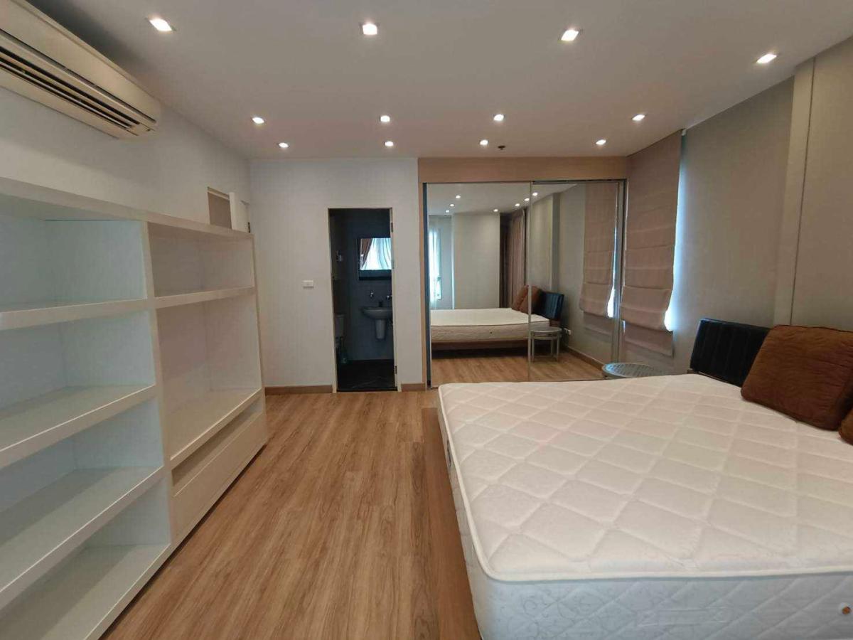 For SaleCondoSukhumvit, Asoke, Thonglor : 03/04/2026, Condo ready to move in, located in the heart of Sukhumvit 26
2 bedrooms, size 75 sq.m., only 8.2 million! 0642748883