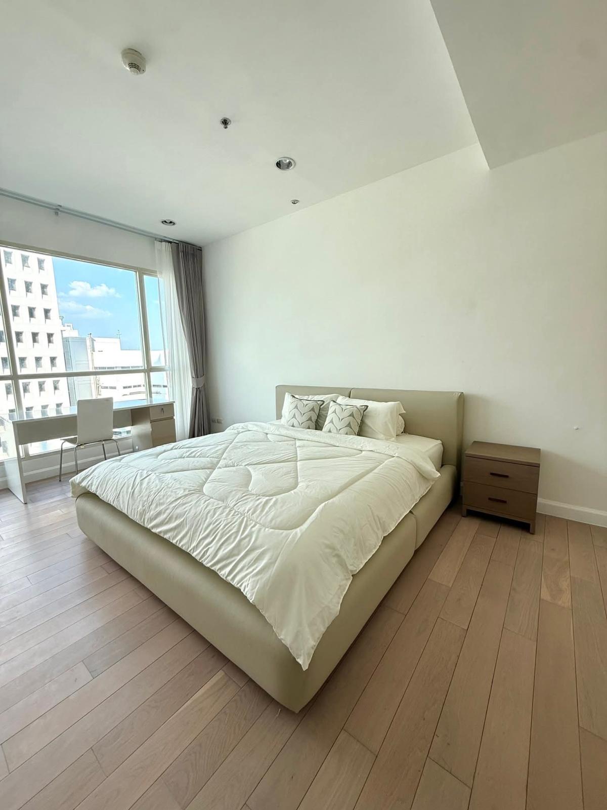 For SaleCondoWitthayu, Chidlom, Langsuan, Ploenchit : 03/04/2026, The Address Chidlom Condo 1 bedroom 55 sq.m. in the city center
For sale 7.9 million / Rent 37,000 baht. Near Chidlom BTS with complete amenities! 0642748883