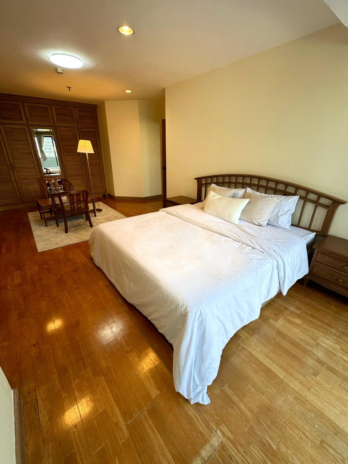 For SaleCondoSukhumvit, Asoke, Thonglor : 03/04/2026, Live luxuriously near BTS Thonglor!
2 bedrooms, 164 sq.m. Fifty Fifth Tower special price! 0642748883