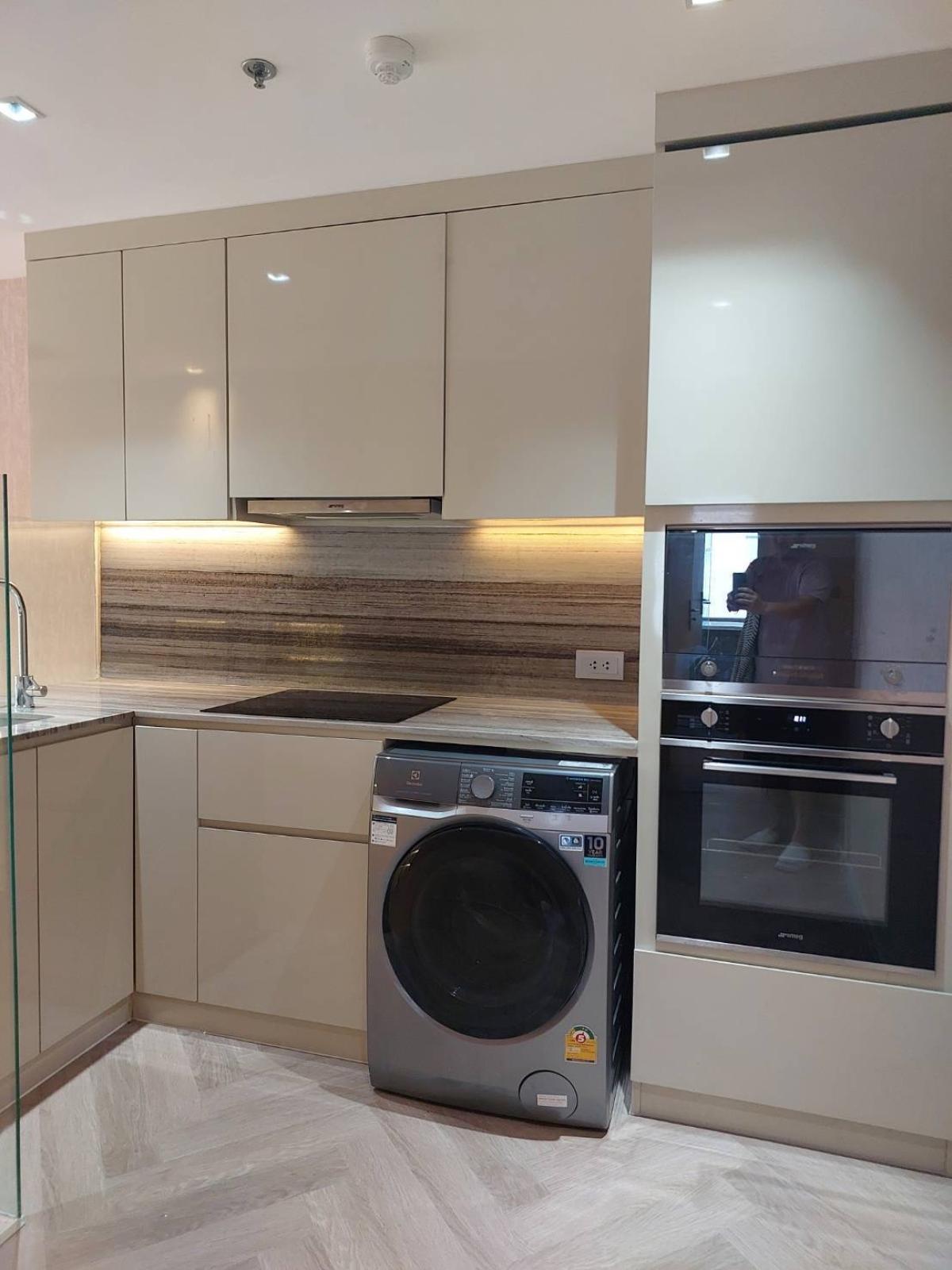 ขายคอนโดสีลม ศาลาแดง บางรัก : 03/04/2026, รวมค่าโอนชีวิตหรูใจกลางสีลม 2 ห้องนอน 75 ตร.ม. พร้อมสิ่งอำนวยความสะดวกรอบด้าน 
ขาย Ashton Silom เพียง 16 ลบ. ใกล้ BTS/MRT ช่องนนทรี! 0642748883