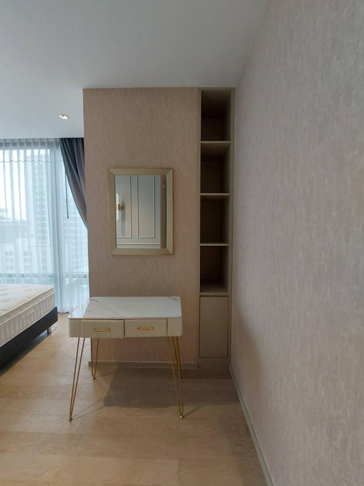 ขายคอนโดสีลม ศาลาแดง บางรัก : 03/04/2026, รวมค่าโอนชีวิตหรูใจกลางสีลม 2 ห้องนอน 75 ตร.ม. พร้อมสิ่งอำนวยความสะดวกรอบด้าน 
ขาย Ashton Silom เพียง 16 ลบ. ใกล้ BTS/MRT ช่องนนทรี! 0642748883