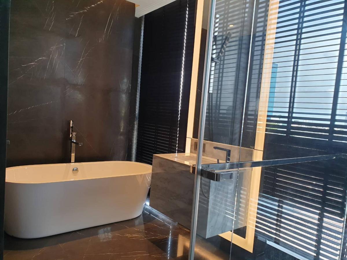 For RentCondoSukhumvit, Asoke, Thonglor : 03/04/2026, Luxury premium level! 2 bedrooms at The Monument Thonglor ready to move in immediately
Rent 135,000 Baht/month near BTS Thonglor, convenient for every journey! 0642748883
