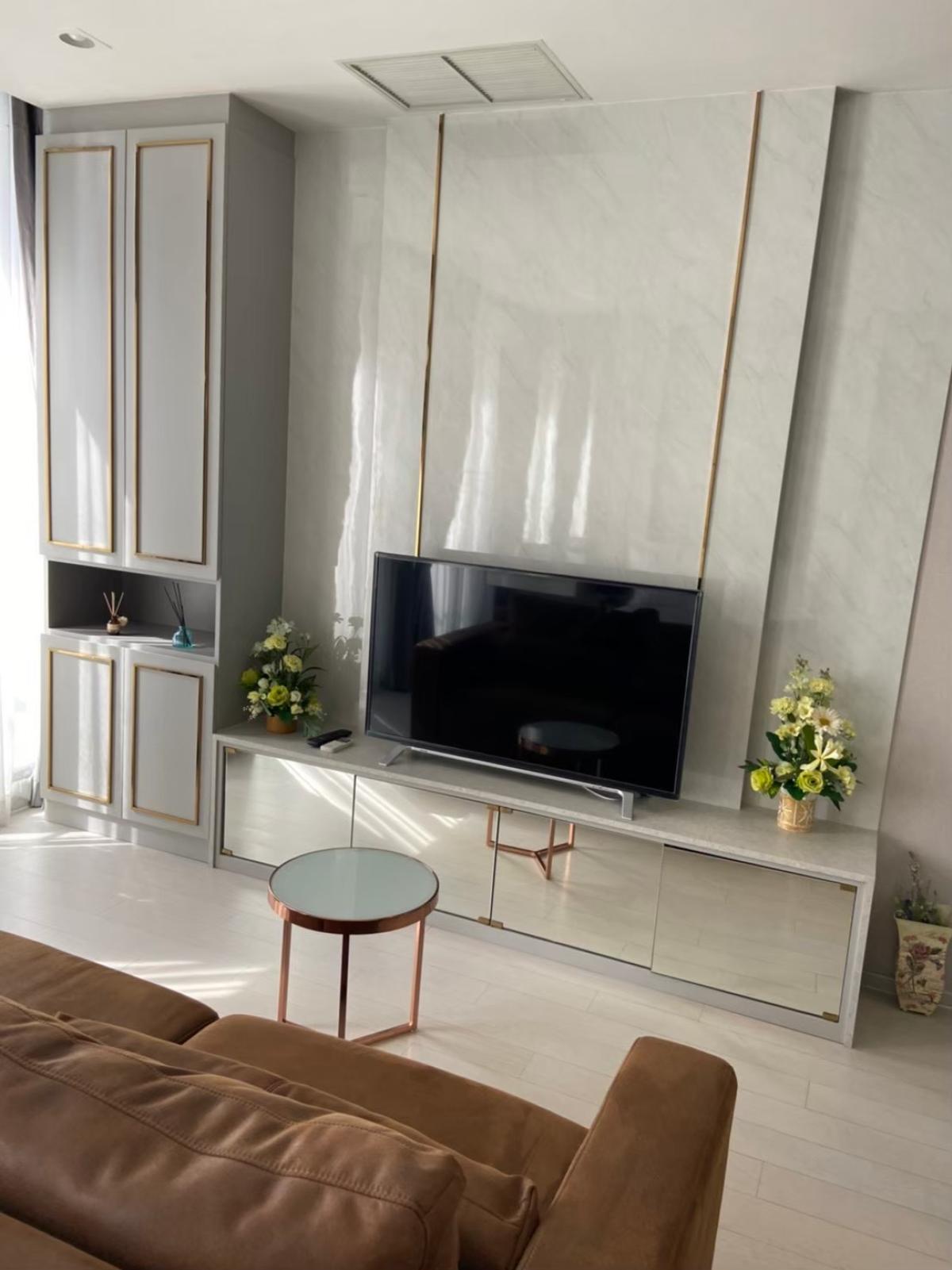 ขายคอนโดวิทยุ ชิดลม หลังสวน : 03/04/2026, รวมค่าโอนคอนโดหรู Noble Ploenchit ใกล้ BTS พร้อมอยู่ 
วิวเปิดกว้าง 1 ห้องนอน 46 ตร.ม. ราคาพิเศษ 10.89 ลบ. 0642748883