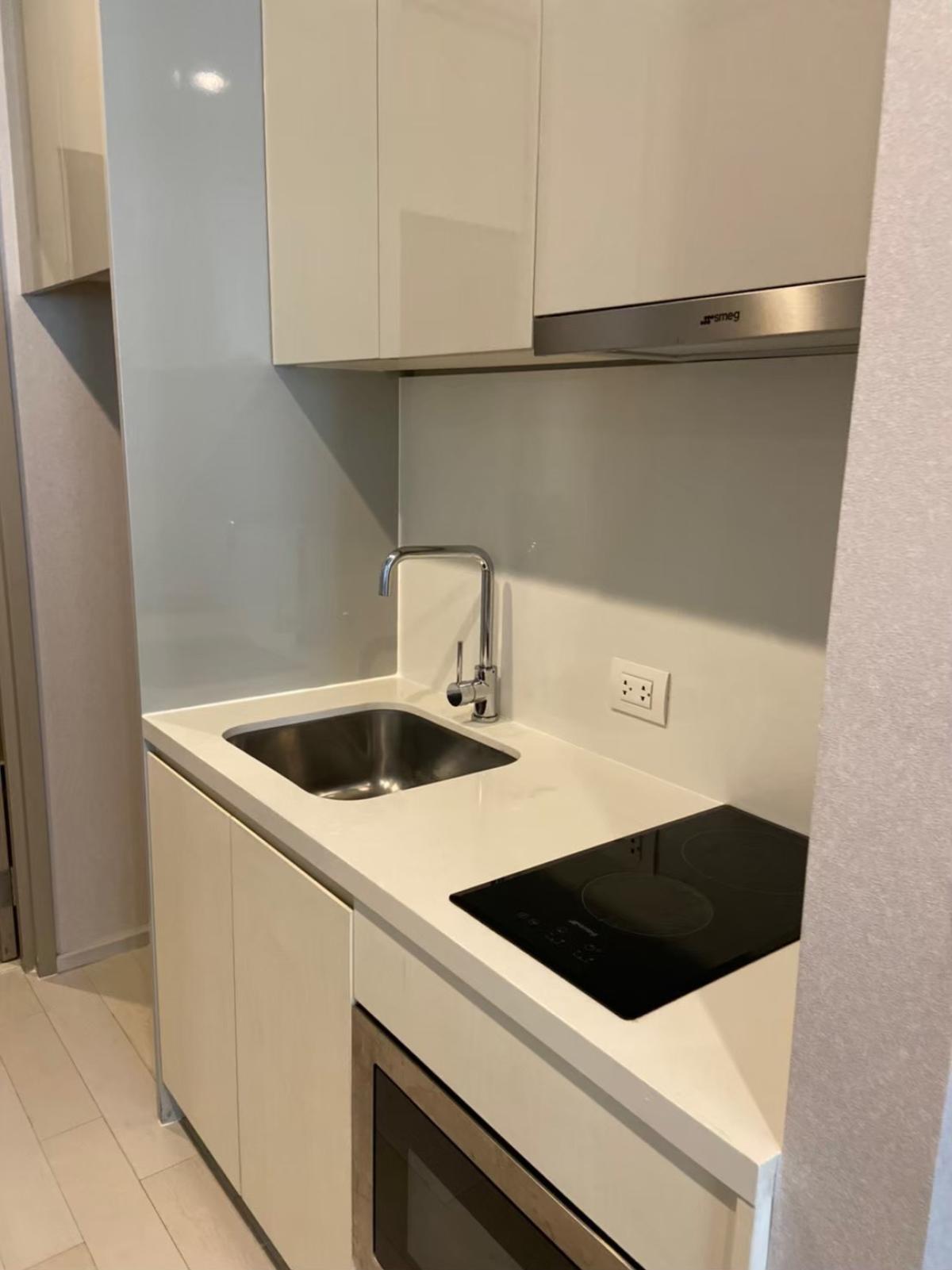 ขายคอนโดวิทยุ ชิดลม หลังสวน : 03/04/2026, รวมค่าโอนคอนโดหรู Noble Ploenchit ใกล้ BTS พร้อมอยู่ 
วิวเปิดกว้าง 1 ห้องนอน 46 ตร.ม. ราคาพิเศษ 10.89 ลบ. 0642748883