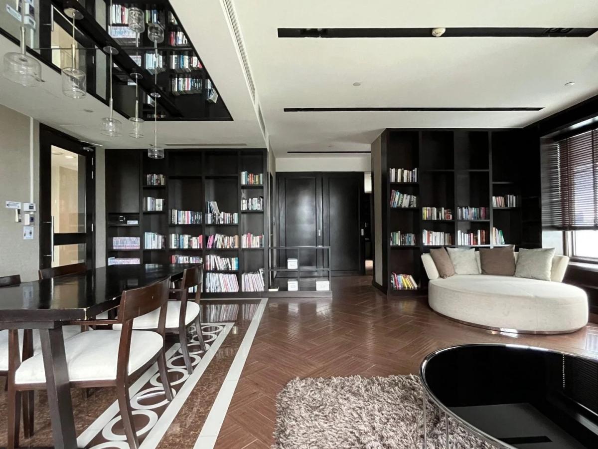 For SaleCondoRama9, Petchburi, RCA : 03/04/2026, Prime location Villa Asoke 2 bedrooms ready to move in near BTS/MRT Phetchaburi
Luxury condo 102 sqm. Price 14.5 million THB for both sale and rent with complete amenities! 0642748883