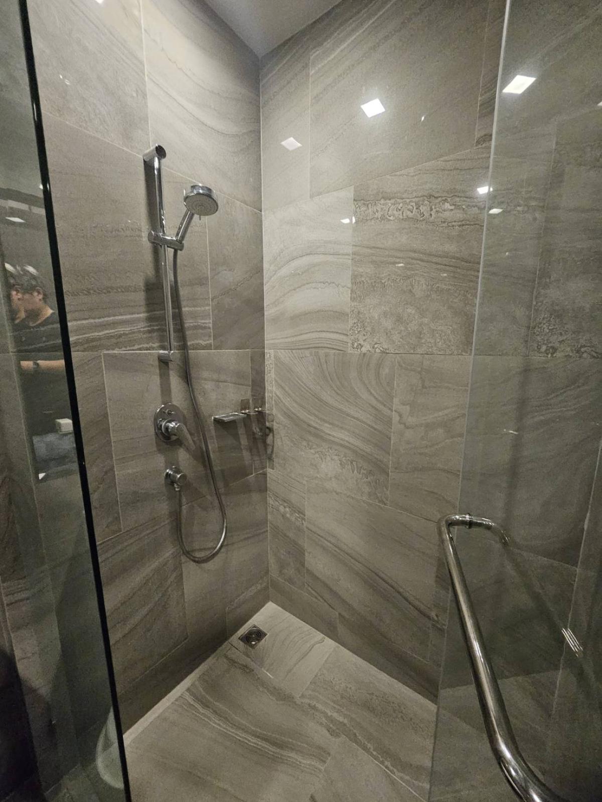 ให้เช่าคอนโดอารีย์ อนุสาวรีย์ : 03/04/2026, Ideo Q Victory 1 ห้องนอน 0 เมตร BTS อนุสาวรีย์ฯ 
เช่า 28,000 ฿/เดือน วิวสระว่ายน้ำ-ฟิตเนส ชั้น 38-39! 0642748883