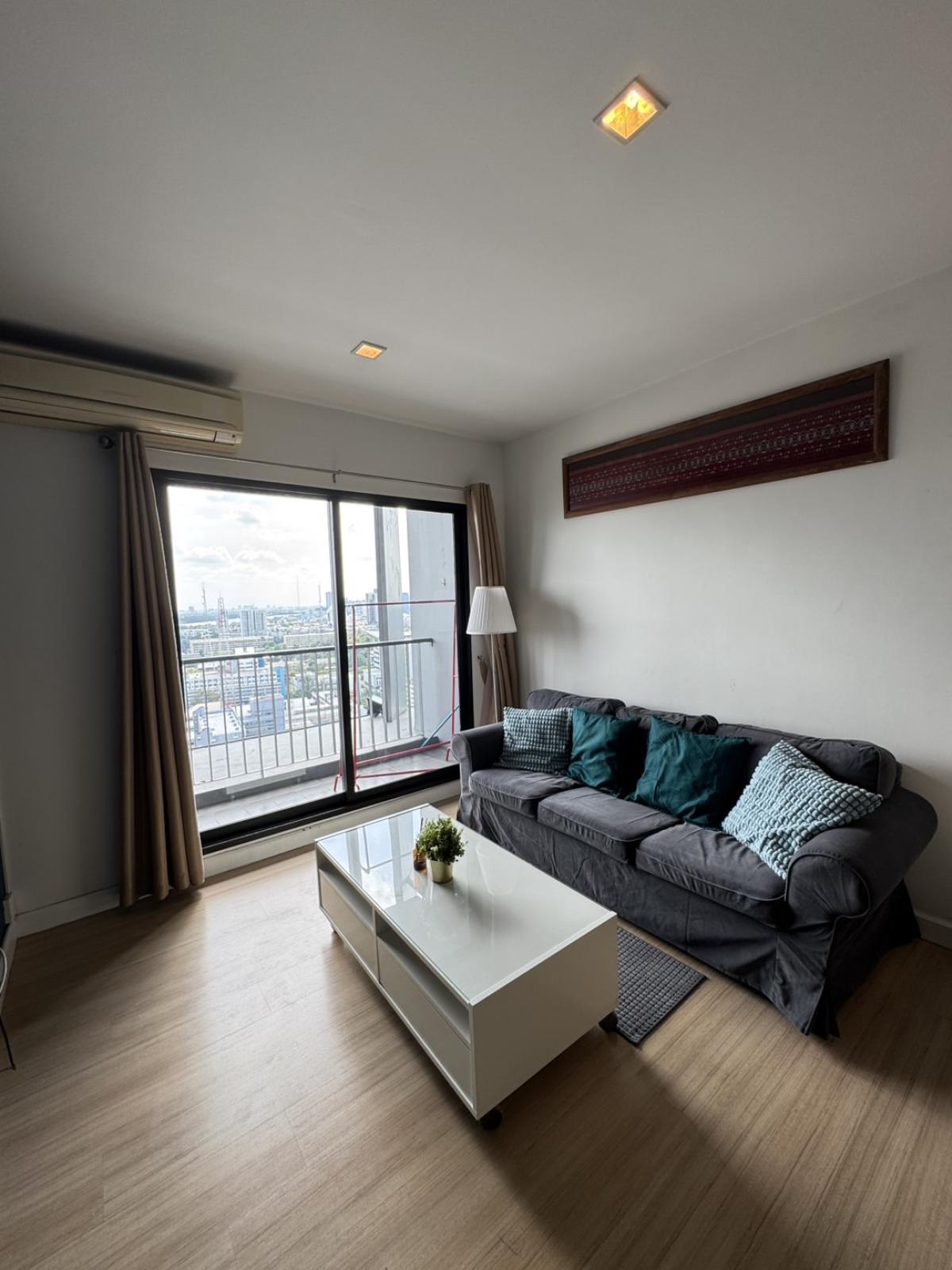 ให้เช่าคอนโดสาทร นราธิวาส : 03/04/2026, เช่าคอนโด The Seed Mingle 1 ห้องนอน ใกล้ BTS ช่องนนทรี! 
กว้าง 46 ตร.ม. ราคาสุดคุ้ม 22,000 บาท/เดือน 0642748883