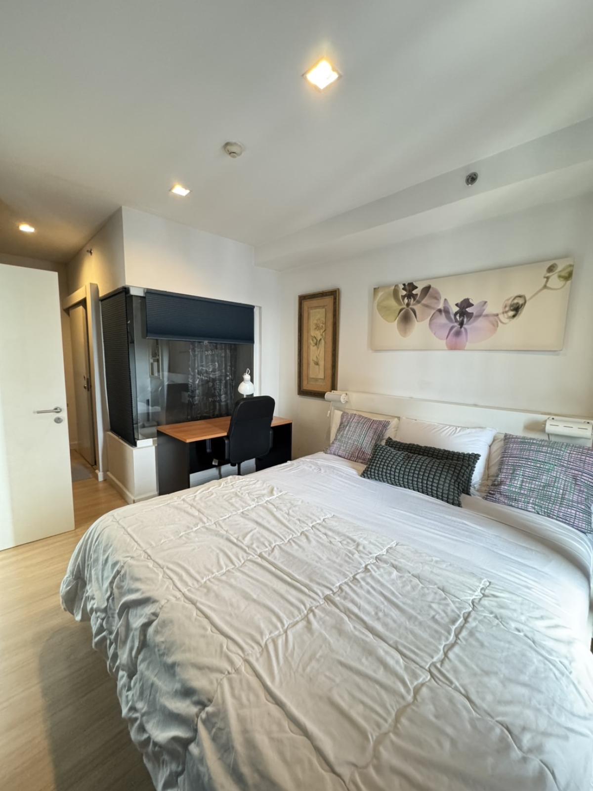 ให้เช่าคอนโดสาทร นราธิวาส : 03/04/2026, เช่าคอนโด The Seed Mingle 1 ห้องนอน ใกล้ BTS ช่องนนทรี! 
กว้าง 46 ตร.ม. ราคาสุดคุ้ม 22,000 บาท/เดือน 0642748883