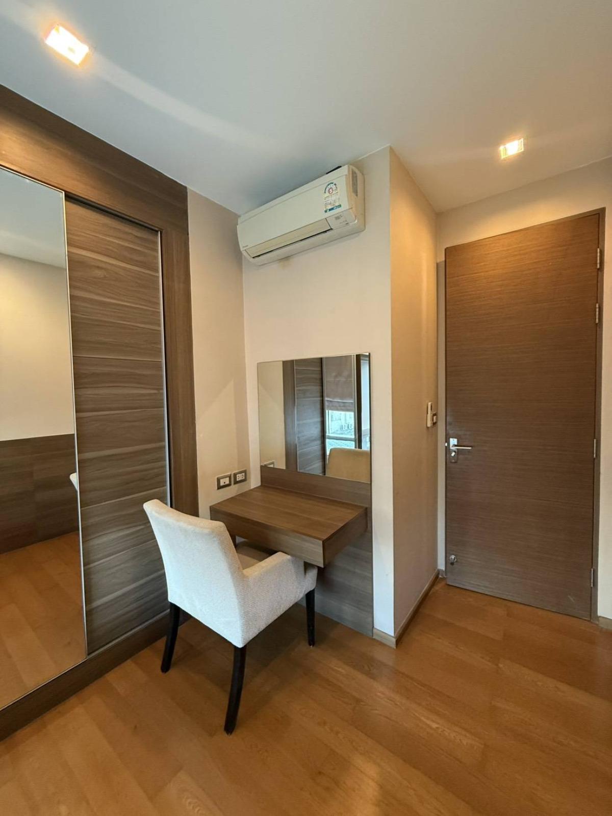 For SaleCondoSathorn, Narathiwat : 03/04/2026, Luxury condo The Address Sathorn 12 in the city center, near BTS/MRT
2 bedrooms, 2 bathrooms, for sale at 9.99 million, rent at 40,000/month, with complete amenities! 0642748883