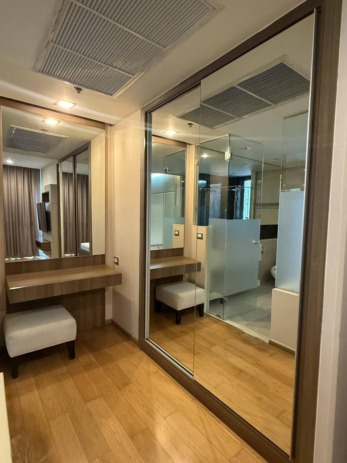 For SaleCondoSathorn, Narathiwat : 03/04/2026, Luxury condo The Address Sathorn 12 in the city center, near BTS/MRT
2 bedrooms, 2 bathrooms, for sale at 9.99 million, rent at 40,000/month, with complete amenities! 0642748883