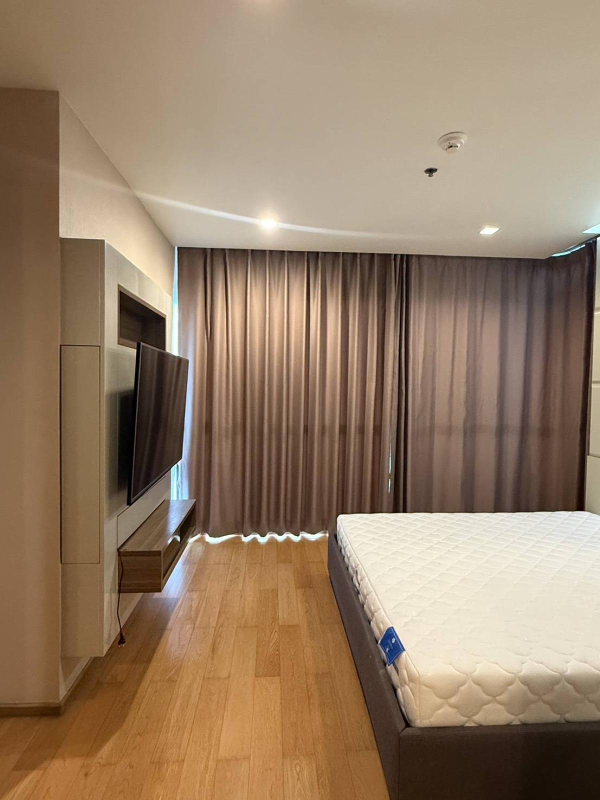 For SaleCondoSathorn, Narathiwat : 03/04/2026, Luxury condo The Address Sathorn 12 in the city center, near BTS/MRT
2 bedrooms, 2 bathrooms, for sale at 9.99 million, rent at 40,000/month, with complete amenities! 0642748883