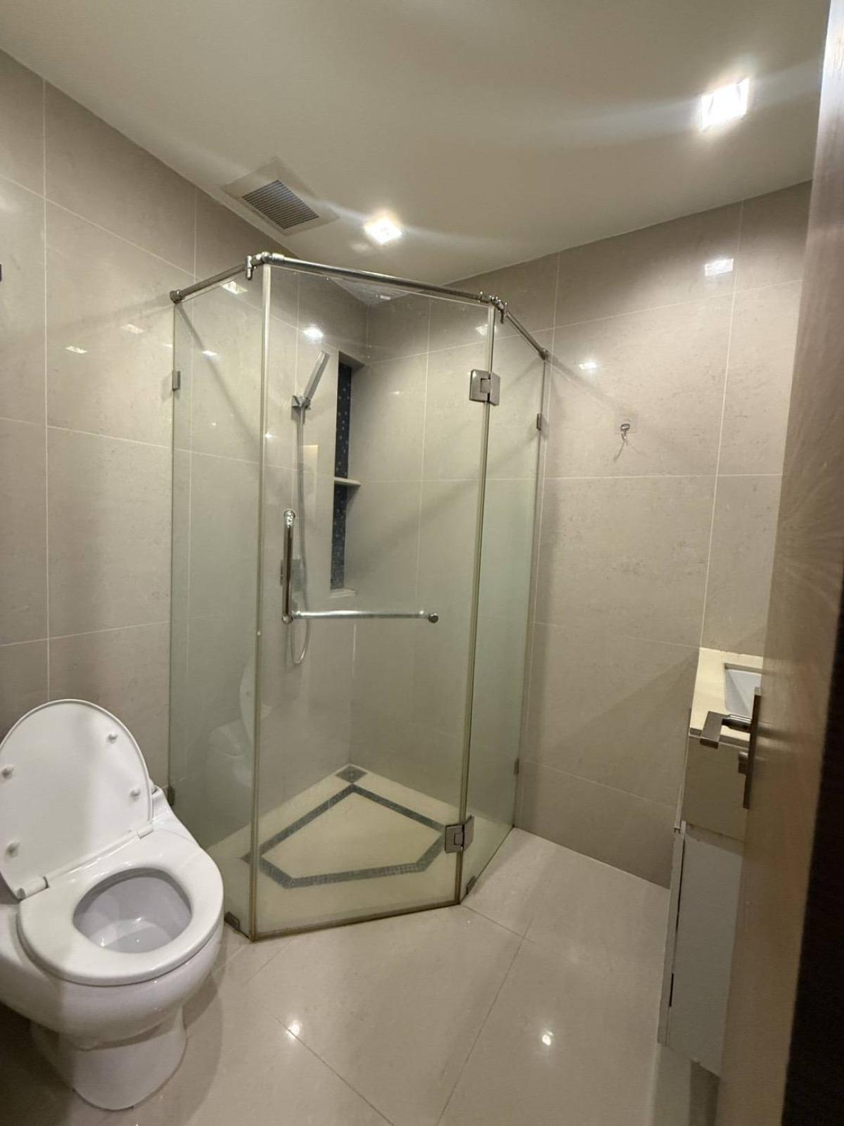 For SaleCondoSathorn, Narathiwat : 03/04/2026, Luxury condo The Address Sathorn 12 in the city center, near BTS/MRT
2 bedrooms, 2 bathrooms, for sale at 9.99 million, rent at 40,000/month, with complete amenities! 0642748883