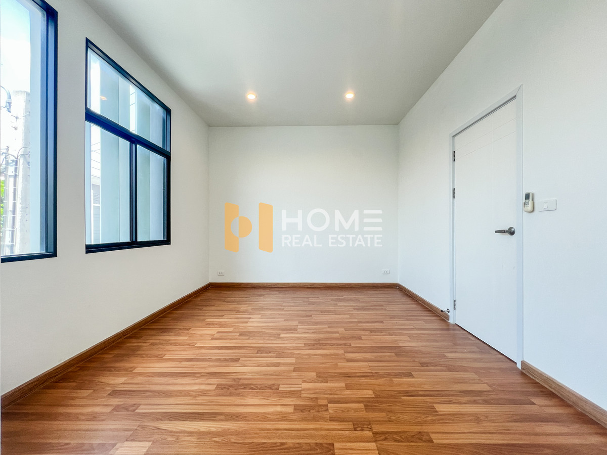 For SaleTownhomeRama5, Ratchapruek, Bangkruai : The Trust 95 Ratchaphruek - Rattanathibet / 4 Bedrooms (FOR SALE) AOM003